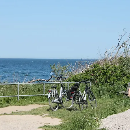 Quiet On The East Coast By The Lake